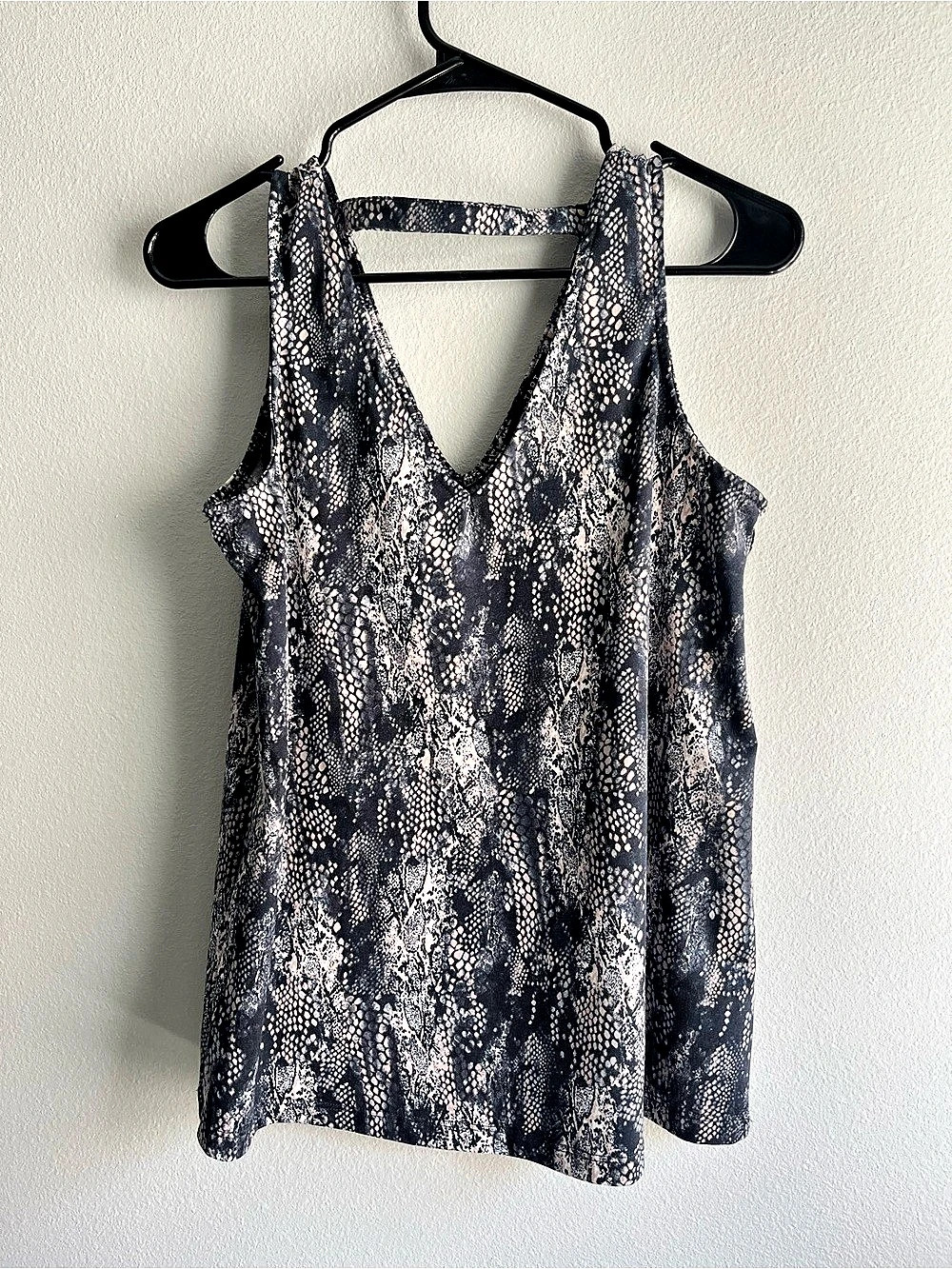 Lemon Tart Snake Print V-Neck Tank Top Size Small Like New